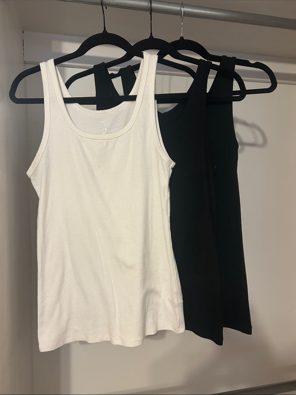 Bundle of 2 tanks A new day size medium bonus mossimo black tank